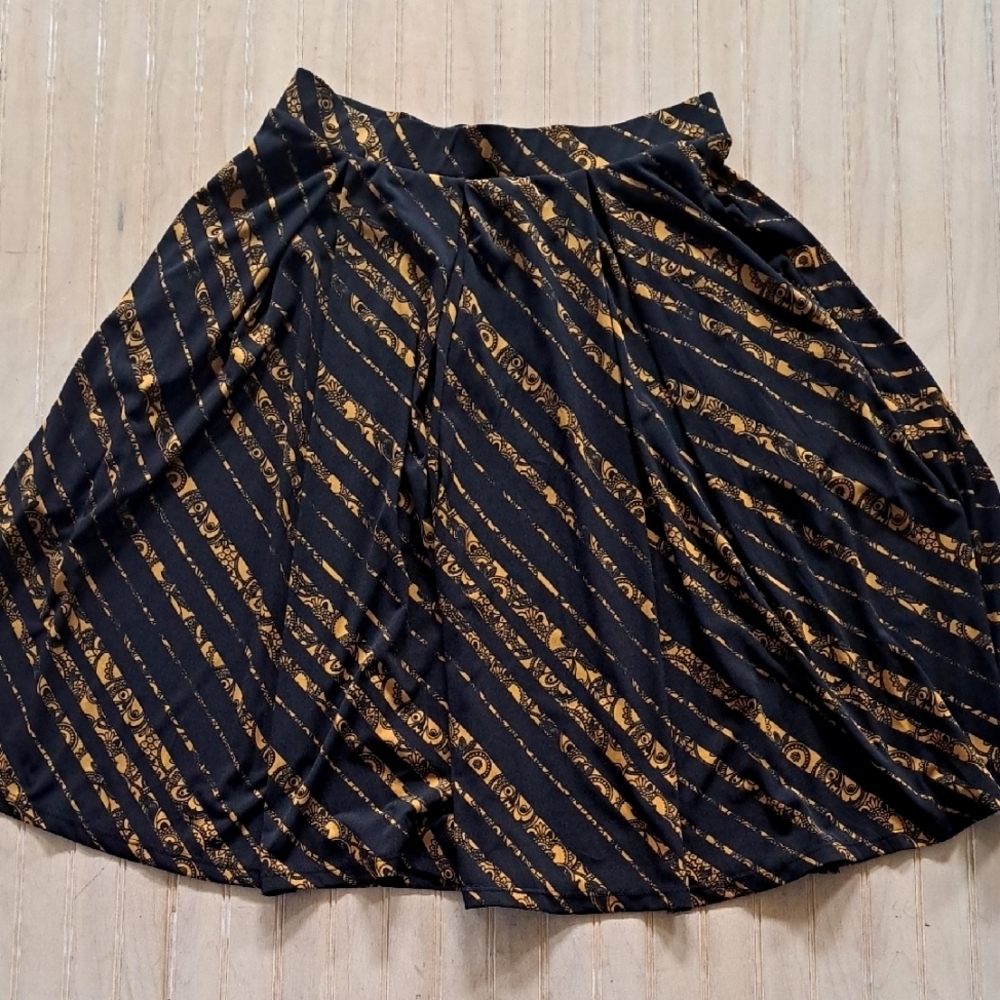 LuLaRoe Modest Elastic Waist Pockets A-Line Fit & Flare Skater Skirt (Fits S/M)